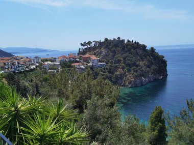Batı Yunanistan 'daki Parga Turizm Merkezi, yaz tatillerinde Valtos Sahili yeşil suları