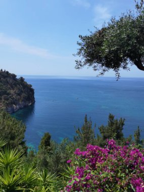 Batı Yunanistan 'daki Parga Turizm Merkezi, yaz tatillerinde Valtos Sahili yeşil suları