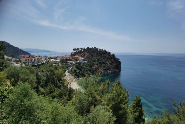 Batı Yunanistan 'daki Parga Turizm Merkezi, yaz tatillerinde Valtos Sahili yeşil suları
