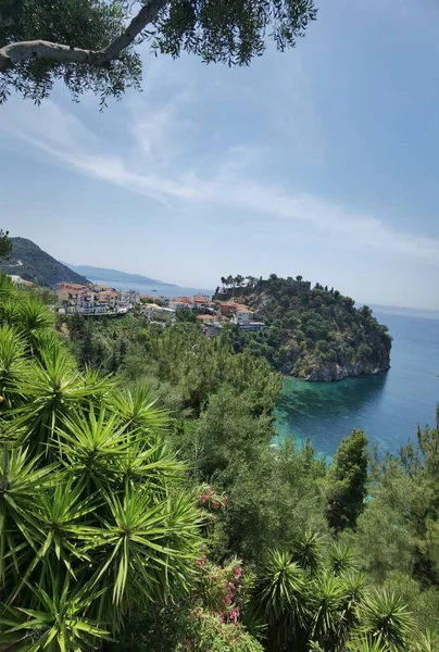 Batı Yunanistan 'daki Parga Turizm Merkezi, yaz tatillerinde Valtos Sahili yeşil suları