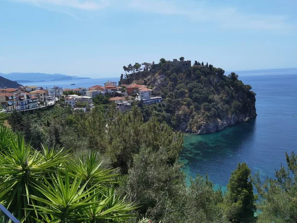 Batı Yunanistan 'daki Parga Turizm Merkezi, yaz tatillerinde Valtos Sahili yeşil suları