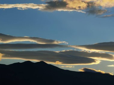 bulutlar dramatik sahne gündoğumu koyu renkler yaz hava arkaplanı 