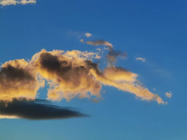 Wolken Dramatische Scène Donkere Kleuren Zonsopgang Zomer Weer Achtergrond — Stockfoto