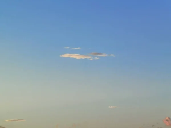 Wolken Dramatische Scène Donkere Kleuren Zonsopgang Zomer Weer Achtergrond — Stockfoto