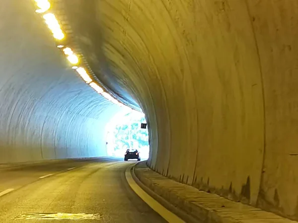 Tunel Egnatia Autostrady Greckiej Ciemne Światła Sygnalizacji Ruchu Tle Jazdy — Zdjęcie stockowe