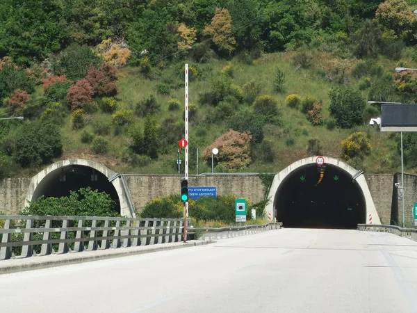 Túnel Egnatia Rodovia Grecia Luzes Escuras Sinais Tráfego Fundo Condução — Fotografia de Stock