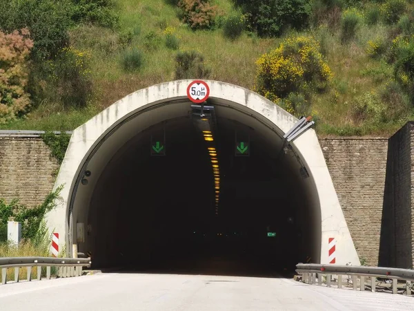 Túnel Egnatia Rodovia Grecia Luzes Escuras Sinais Tráfego Fundo Condução — Fotografia de Stock