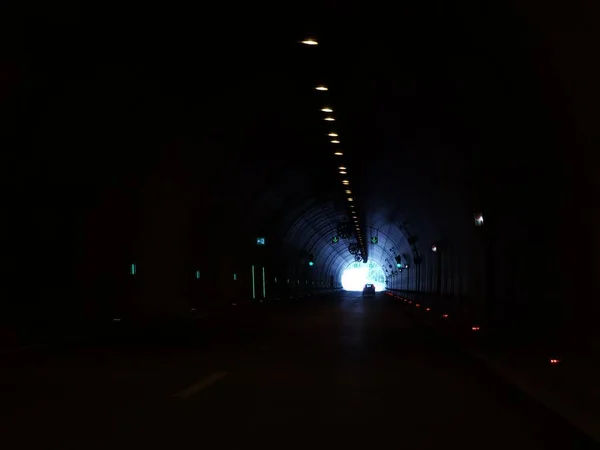 Tunel Autostrada Egnatia Greece Lumini Întunecate Semnale Trafic Fundalul Conducere — Fotografie, imagine de stoc