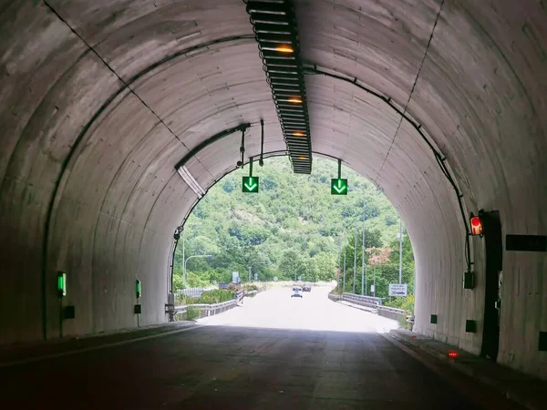 Túnel Egnatia Rodovia Grecia Luzes Escuras Sinais Tráfego Fundo Condução — Fotografia de Stock