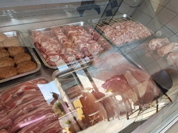 Mięso Sklepie Buncher Front Store Pokryte Galaretką Naylon Pretekcji — Zdjęcie stockowe
