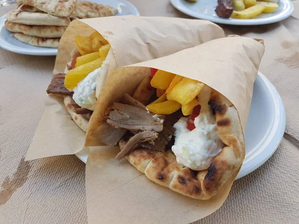 Pita Gyros Greek Street Food Table Potatoes Tzatziki Tomato — Fotografia de Stock