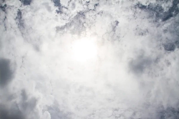 Céu azul com closeup nuvem — Fotografia de Stock