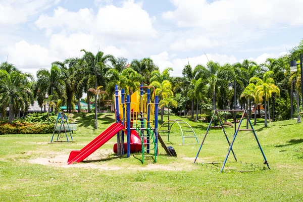 Parque infantil sem crianças — Fotografia de Stock