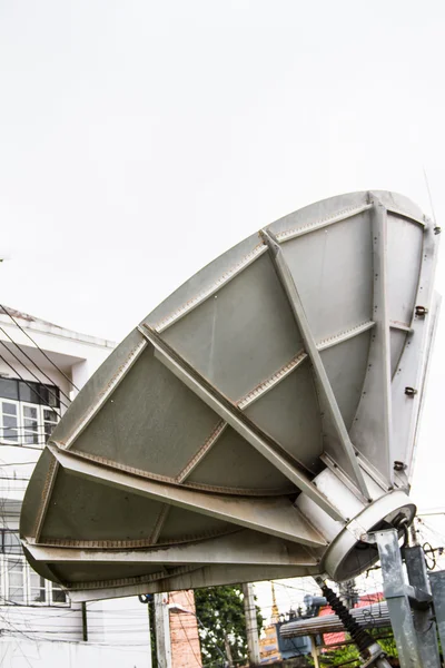 Современный радиотелескоп - спутниковая антенна — стоковое фото