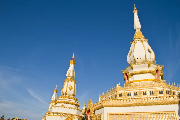 Thaise tempel, maha chedi chaimongkol op roi et provincie thailand — Stockfoto