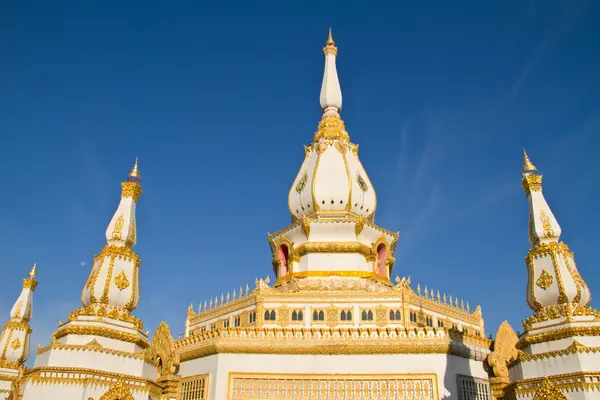 Templo tailandês, Maha Chedi Chaimongkol em Roi et Province Tailândia — Fotografia de Stock