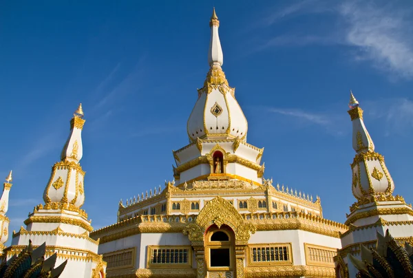 Temple thaïlandais, Maha Chedi Chaimongkol à Roi et Province Thaïlande — Photo