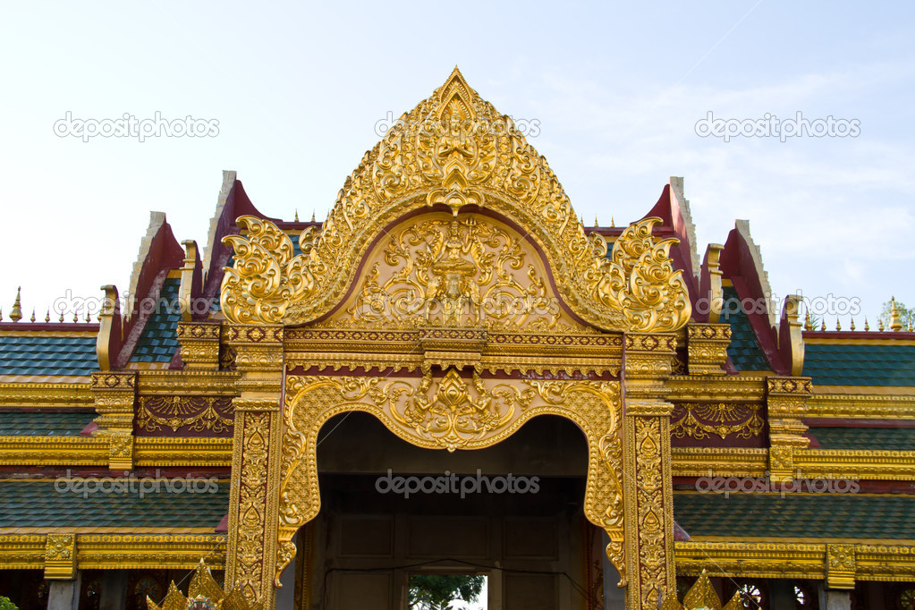 Maha Chedi Chaimongkol temple