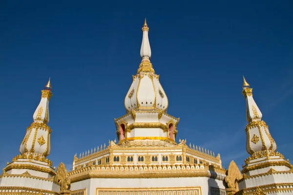 Thajské chrám, maha chedi chaimongkol v roi et provincie Thajska — Stock fotografie