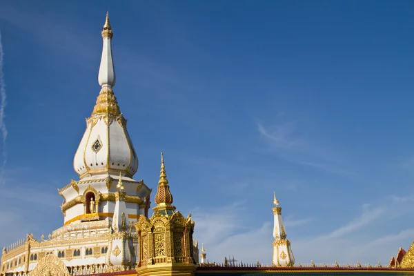 Templo tailandês, Maha Chedi Chaimongkol em Roi et Province Tailândia — Fotografia de Stock