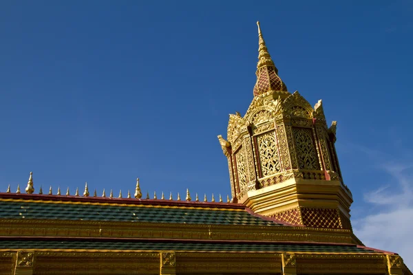 Templo tailandés, Maha Chedi Chaimongkol en Roi et Province Tailandia —  Fotos de Stock