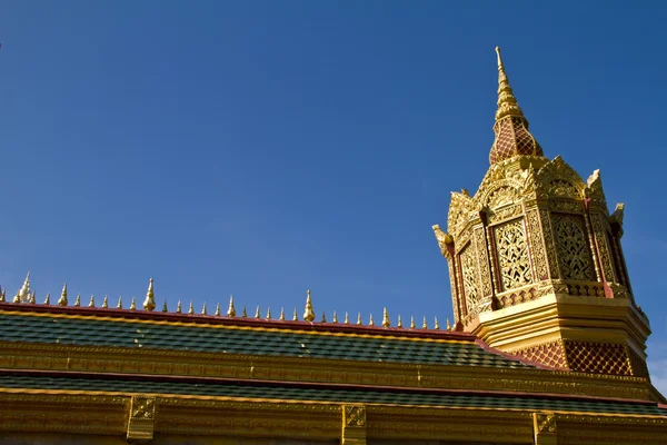 Thajské chrám, maha chedi chaimongkol v roi et provincie Thajska — Stock fotografie