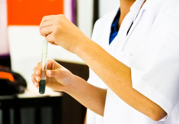 Tubos de ensayo Artículos de vidrio de laboratorio — Foto de Stock