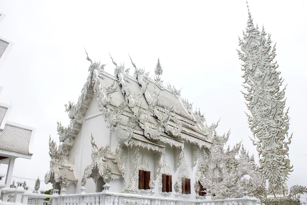 Wat Rong-Khun, província de Chiangrai, Tailândia — Fotografia de Stock
