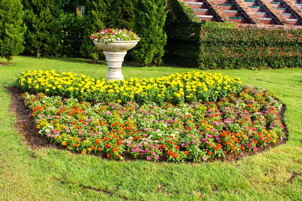 Tropischen Garten thailändischen Stil — Stockfoto