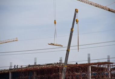 İnşaat alanında vinç