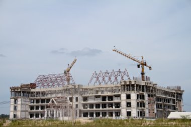 İnşaat alanında vinç