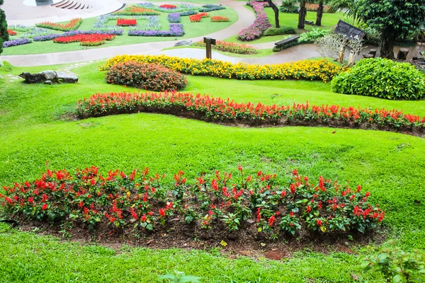 Weergave van Thaise stijl tuin — Stockfoto