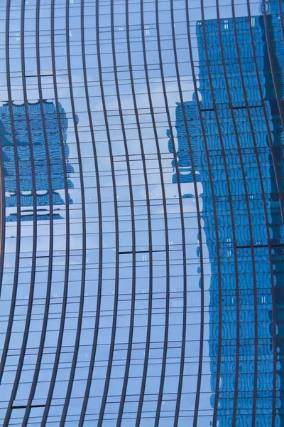 Janelas de um arranha-céu — Fotografia de Stock