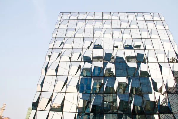 Reflexão do edifício do vidro . — Fotografia de Stock