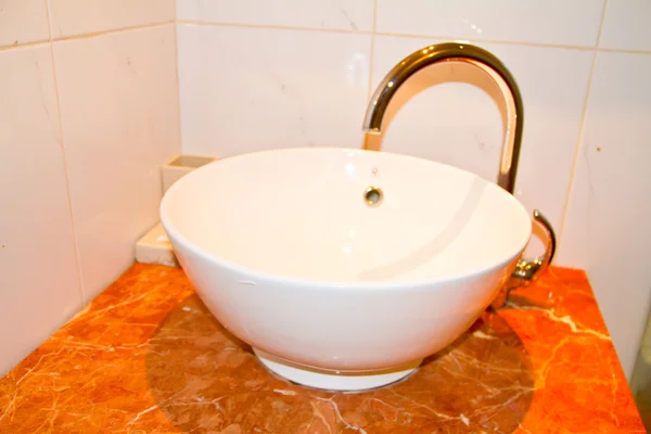 洗面台と水栓 — ストック写真