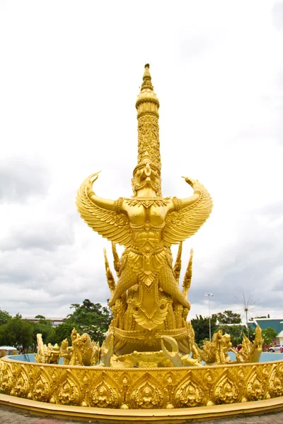 Gold garuda statue — Stock Photo, Image