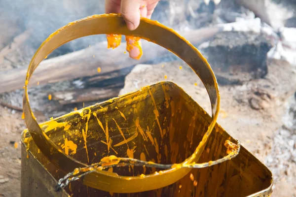 Buddista fare una candela — Foto Stock