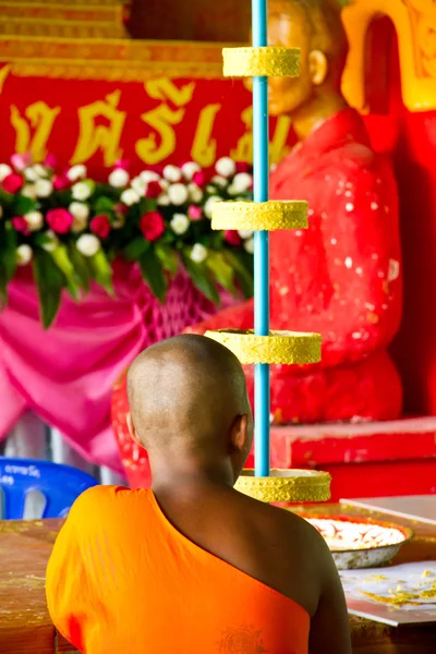 Buddhist making a candle — Stock Photo, Image