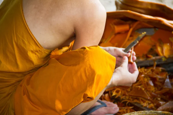Buddhistiska göra en ljus — Stockfoto