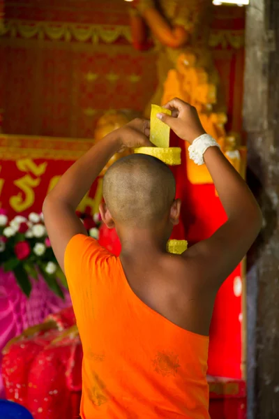 Buddhist making a candle — Stock Photo, Image