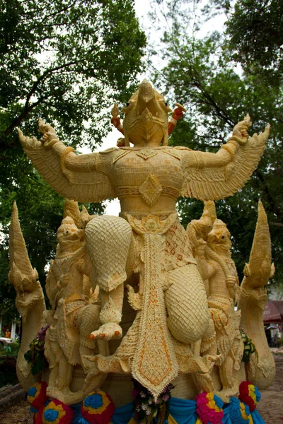 Las velas están talladas en cera, forma de arte tailandés de cera, UbonRatchathani, Tailandia —  Fotos de Stock