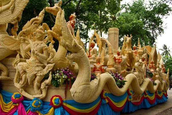 Velas são esculpidas em cera, forma de arte tailandesa de cera, UbonRatchathani, Tailândia — Fotografia de Stock