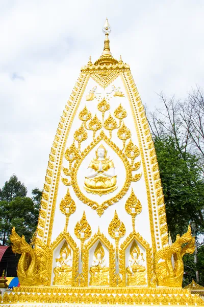 Main géante pour soulever la base de la pagode — Photo