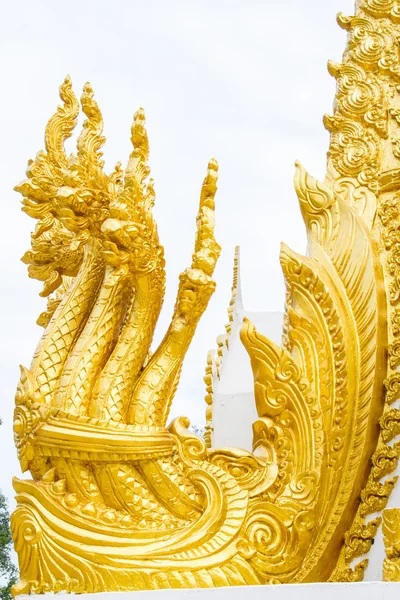 Thai dragon, golden Naga statue in temple — Stock Photo, Image