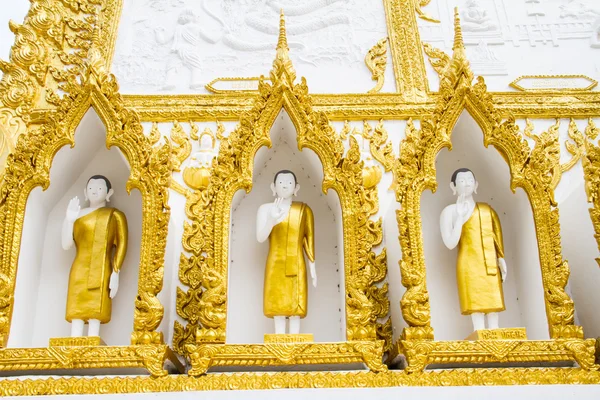 Thailandsk stil kunst tempel, Wat Phrathat Nong Bua i Ubon Ratchathani - Stock-foto