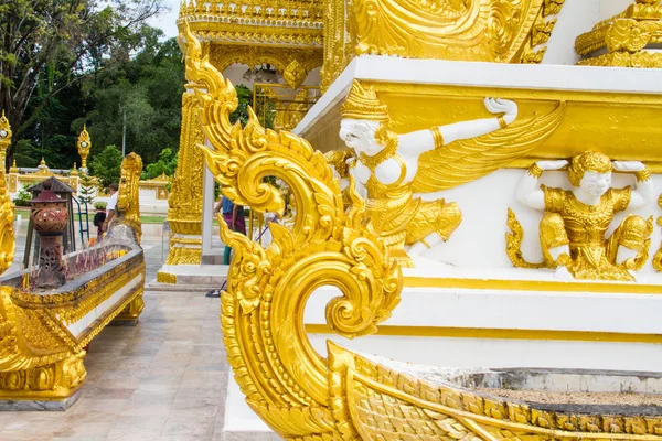 Templo de arte de estilo tailandés, Wat Phrathat Nong Bua en Ubon Ratchathani —  Fotos de Stock