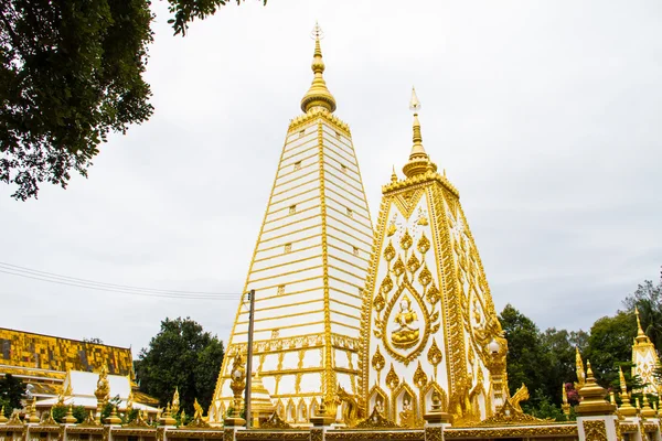 Wat Phrathat Nong Bua na província de Ubon Ratchathani, Tailândia — Fotografia de Stock