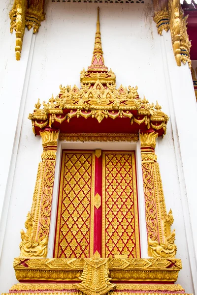 Thaise stijl molding kunst op het venster — Stockfoto