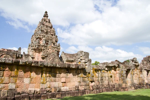 Château en pierre de sable, phanomrung dans la province de Buriram, Thaïlande. Bâtiments religieux construits par l'art ancien khmer . — Photo