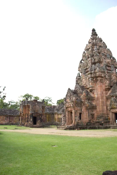 Sandsteinburg, Phanomrung in der Provinz Buriram, Thailand. Religiöse Gebäude, die von der alten Khmer-Kunst erbaut wurden. — Stockfoto